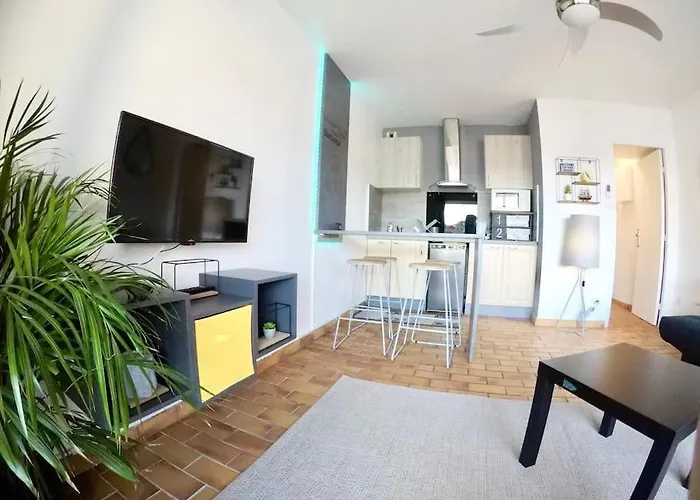 2 Min De La Plage, Parking, Terrasse & Wifi!