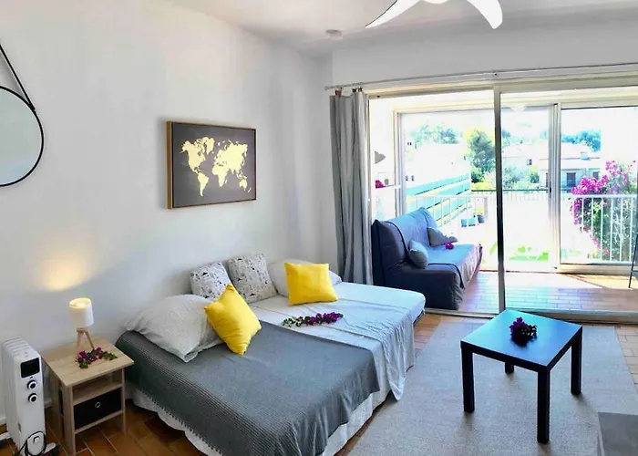 2 Min De La Plage, Parking, Terrasse & Wifi!