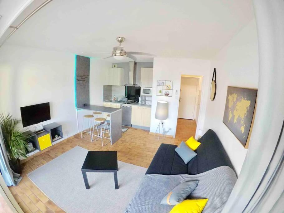2 Min De La Plage, Parking, Terrasse & Wifi! *